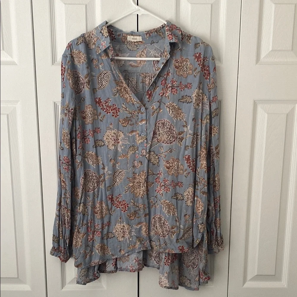 Easel Button down - Picture 1 of 5